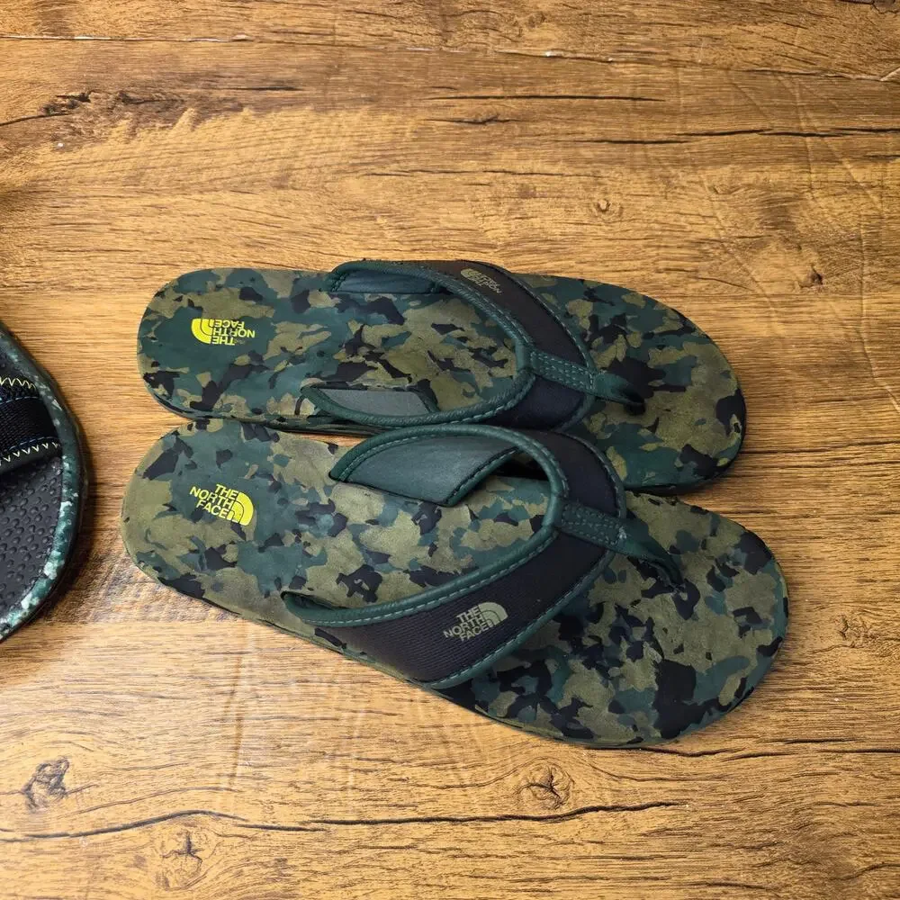 Boys Size 4 North Face Camo Flip flops Black Adjustable Sandals
